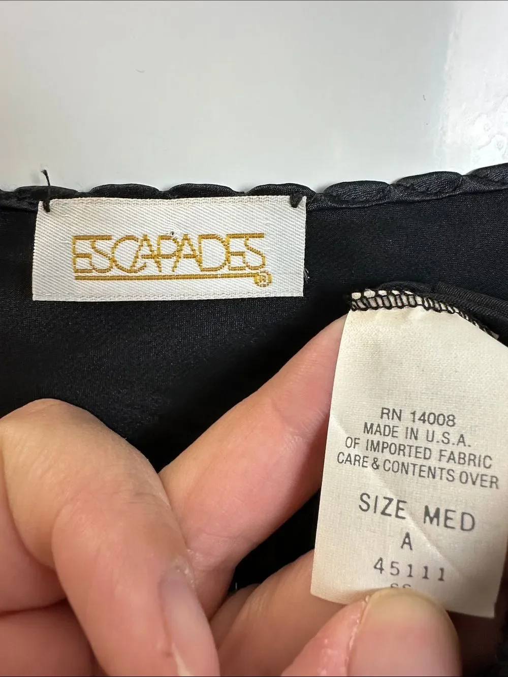 Escapades sleek black